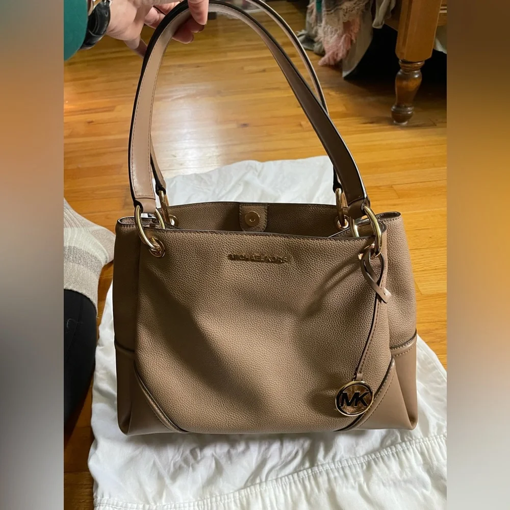 Michael Kors Purse - Picture 4 of 4